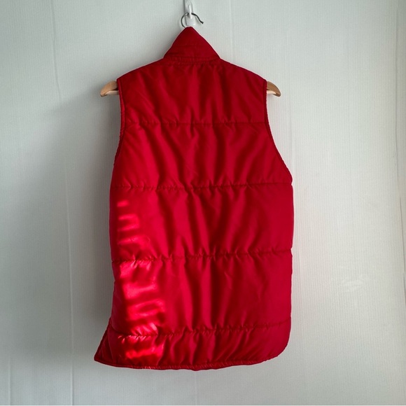 Vintage Red Puffer vest with built in windbreaker that tucks in pocket medium - Picture 11 of 12